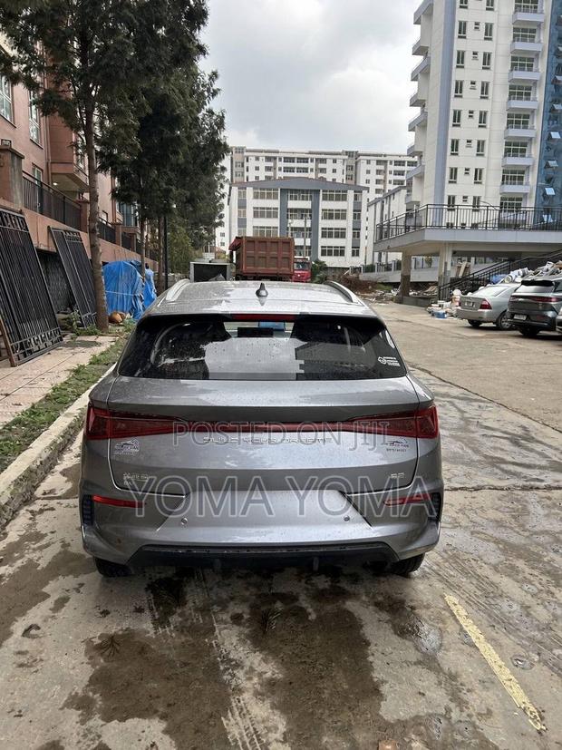 BYD E2 43 kWh 94 hp FWD 2025 Gray