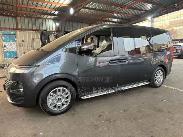 New Hyundai Staria 2025 Black
