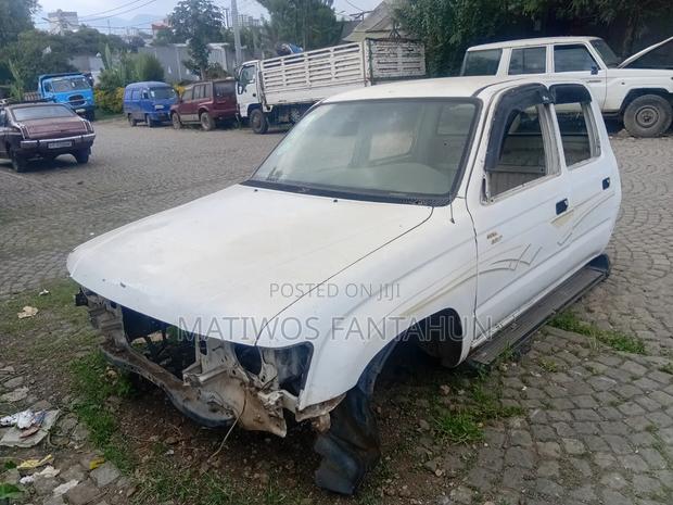 Toyota Hilux 2003 White