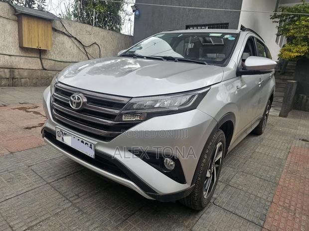 Toyota Rush 2023 Silver