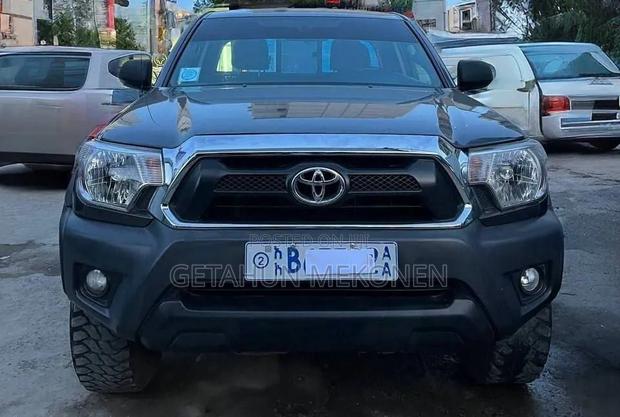 Toyota Tacoma 2014 Gray