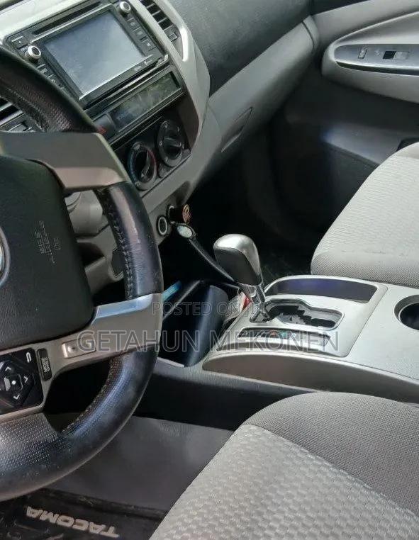Toyota Tacoma 2015 Gold