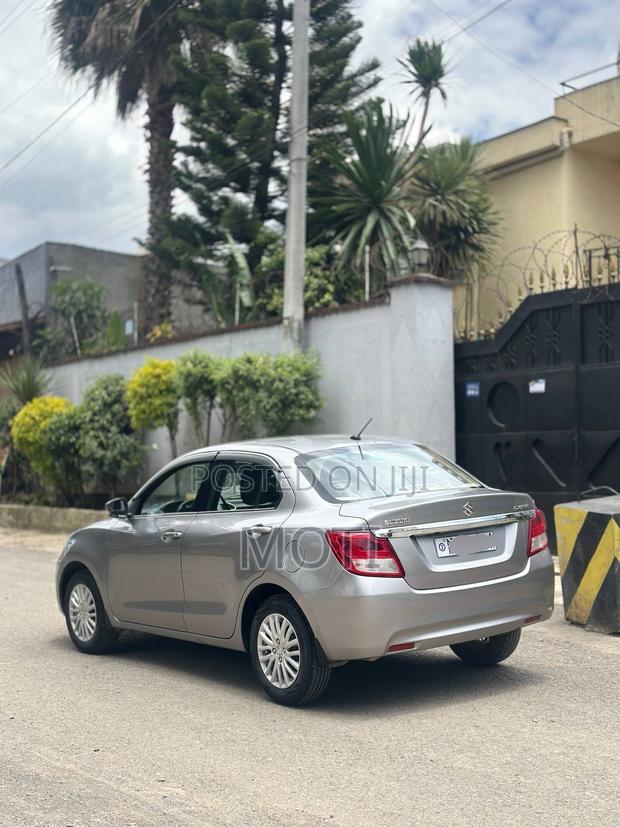 Suzuki Dzire 2022 Silver