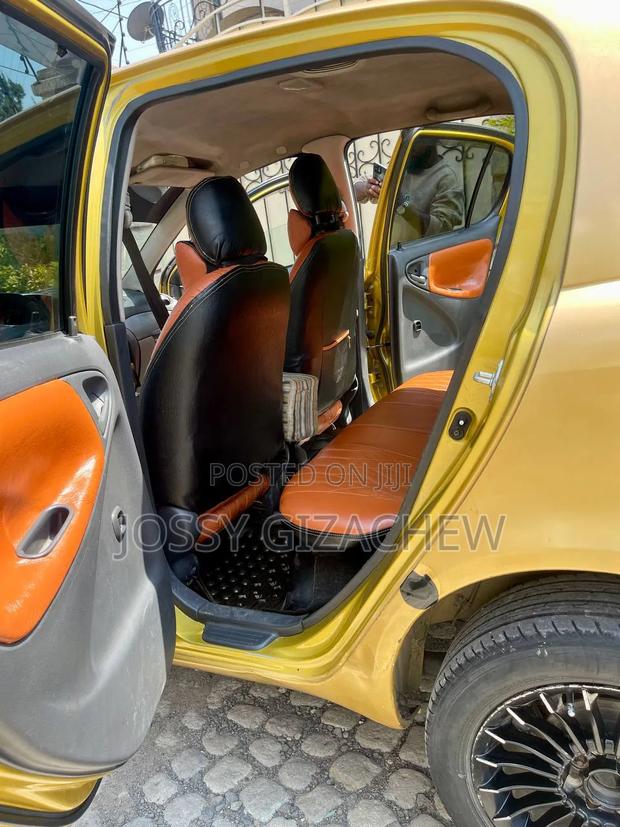 Toyota Vitz 2001 Gold