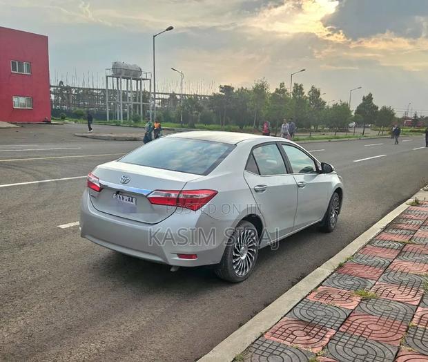 Toyota Corolla LE 4dr Sedan (1.8L 4cyl CVT) 2016 Silver