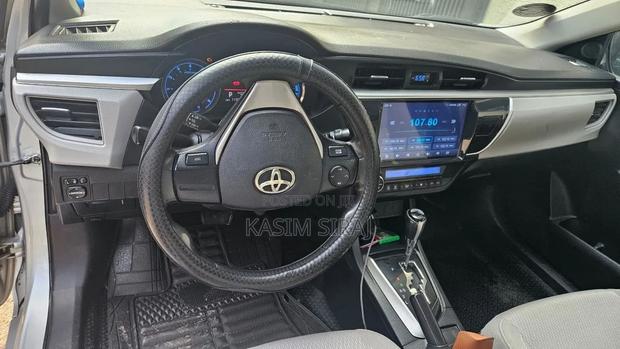 Toyota Corolla LE 4dr Sedan (1.8L 4cyl CVT) 2016 Silver