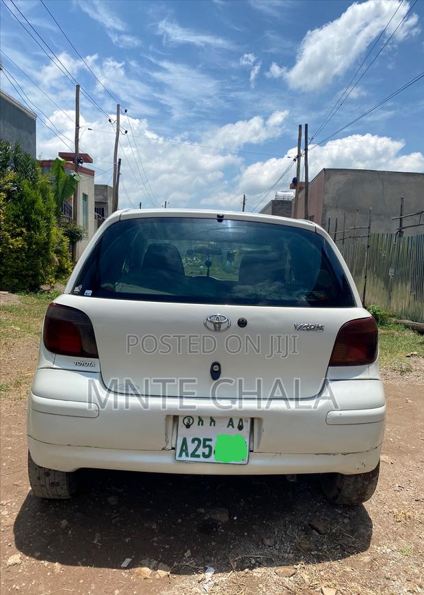 Toyota Vitz 2002 White