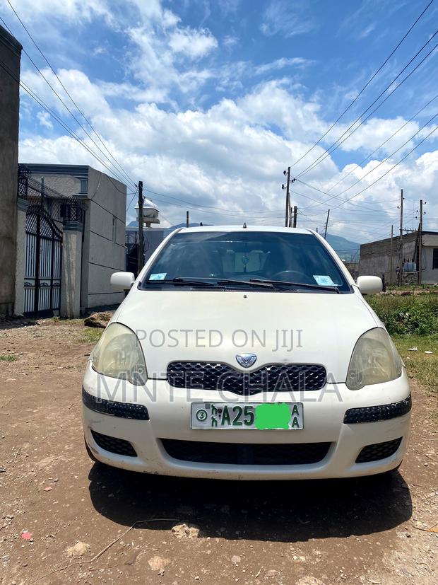 Toyota Vitz 2002 White