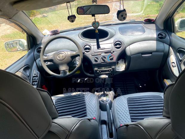 Toyota Vitz 2002 White