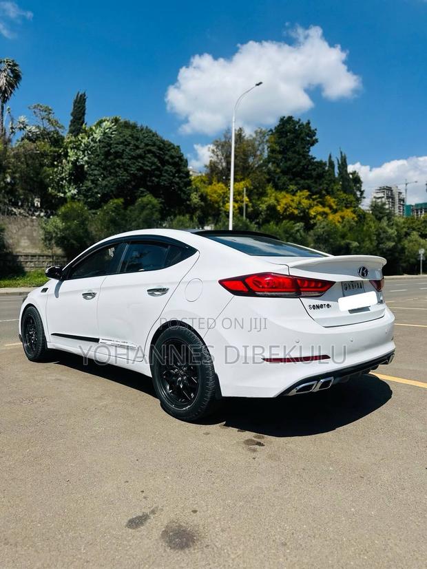 Hyundai Elantra Sport Sedan FWD (1.6L 4cyl 6M) 2017 White