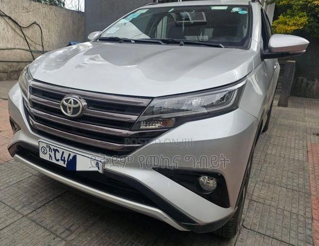 Toyota Rush 2023 Silver