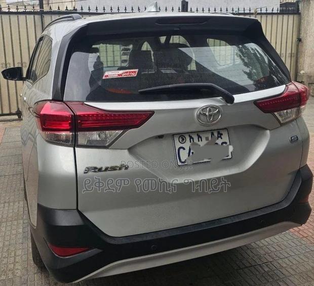 Toyota Rush 2023 Silver