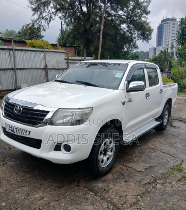 Toyota Hilux 2011 White