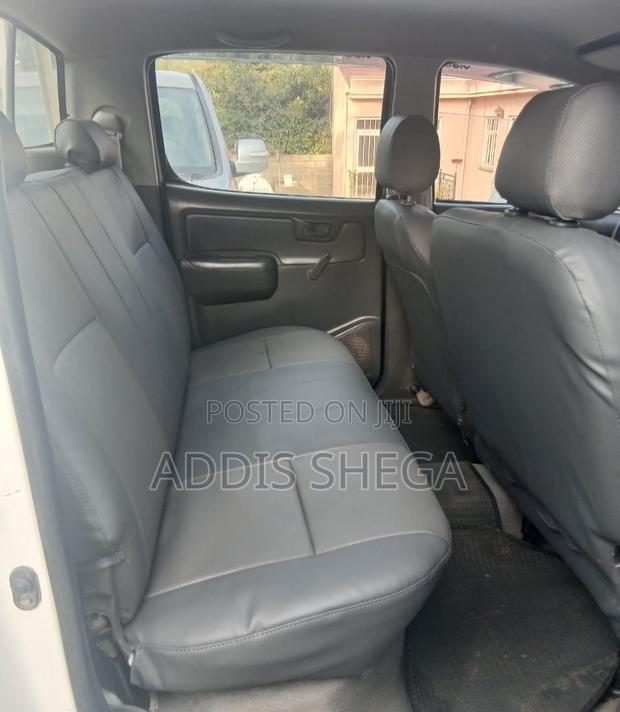Toyota Hilux 2011 White