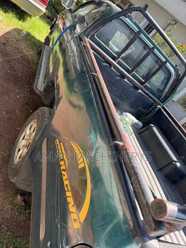 Toyota Hilux 1998 Green