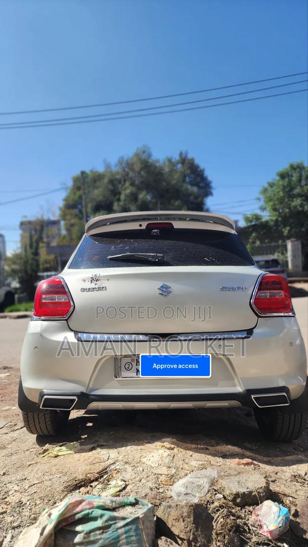 Suzuki Swift 2021 Silver