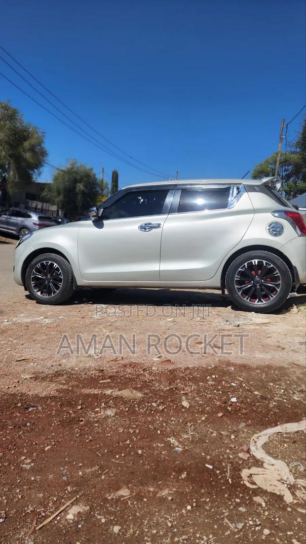 Suzuki Swift 2021 Silver