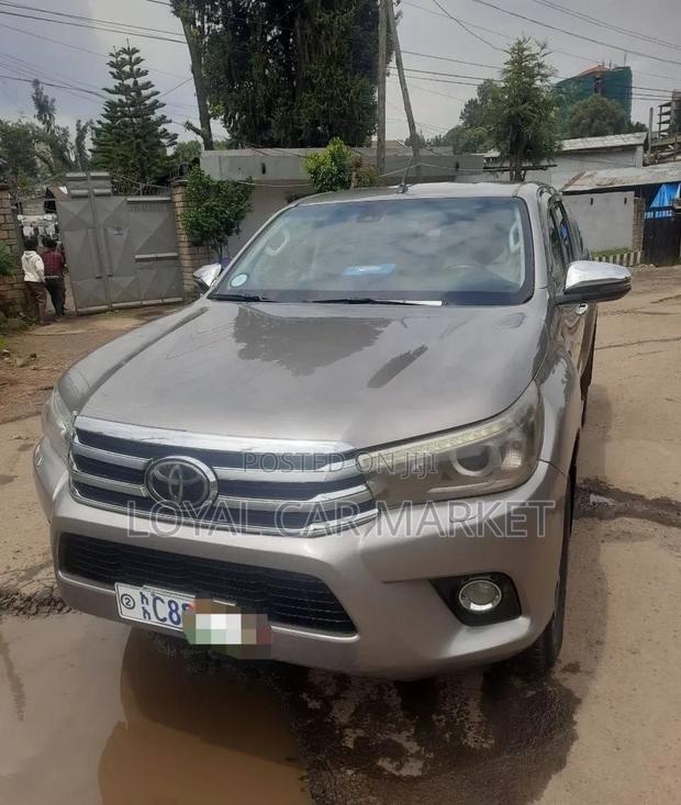 Toyota Hilux 2019 Gray