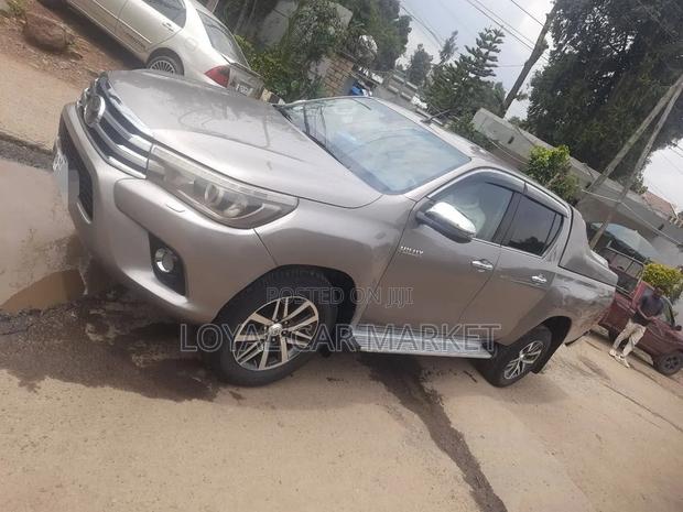 Toyota Hilux 2019 Gray