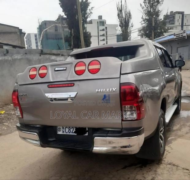 Toyota Hilux 2019 Gray