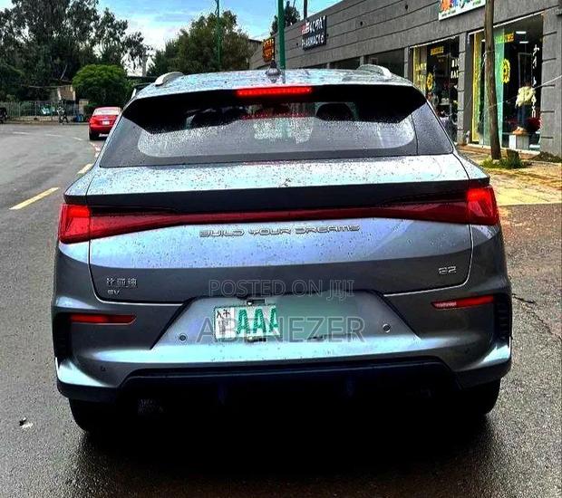 BYD E2 43 kWh 94 hp FWD 2025 Gray
