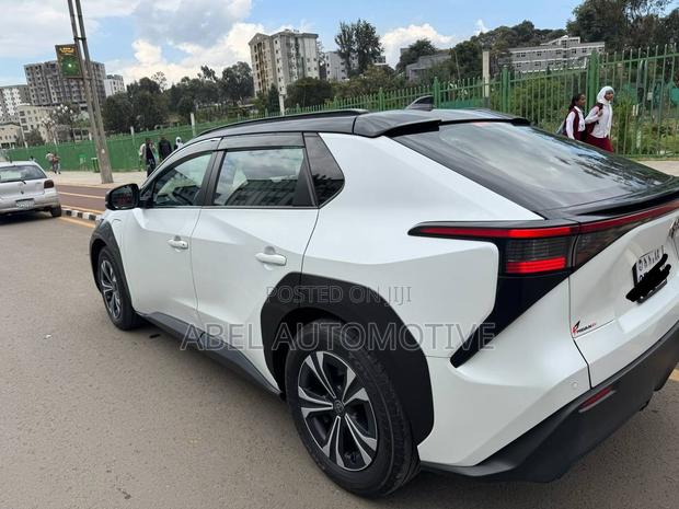 Toyota bZ4X 71.4 kWh AWD 2022 White