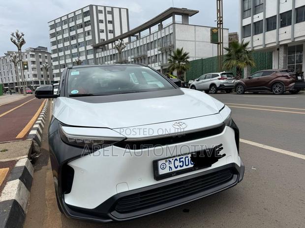 Toyota bZ4X 71.4 kWh AWD 2022 White