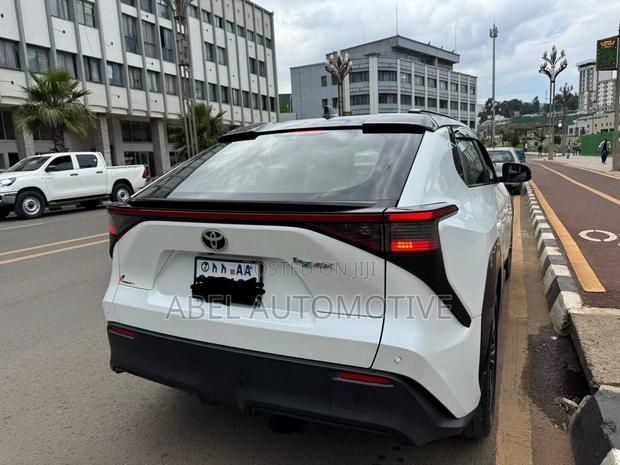Toyota bZ4X 71.4 kWh AWD 2022 White