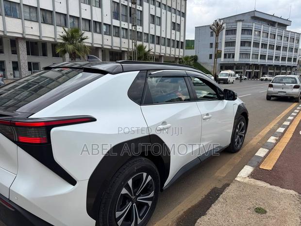 Toyota bZ4X 71.4 kWh AWD 2022 White