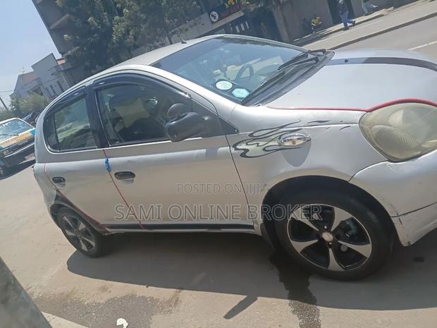 Toyota Vitz 2001 Gray