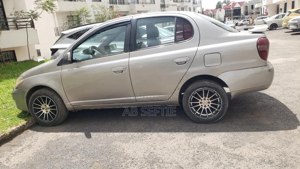 Toyota Platz 2000 Brown