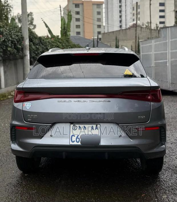 BYD E2 43 kWh 94 hp FWD 2024 Gray