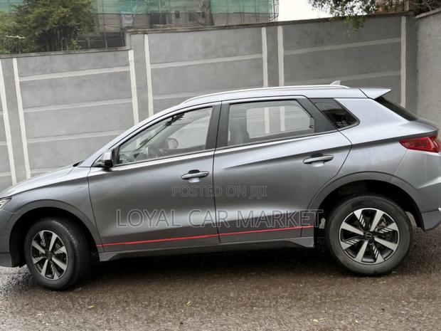 BYD E2 43 kWh 94 hp FWD 2024 Gray