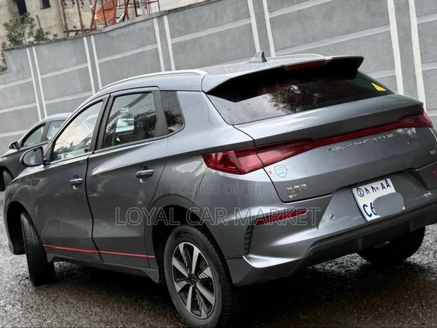BYD E2 43 kWh 94 hp FWD 2024 Gray