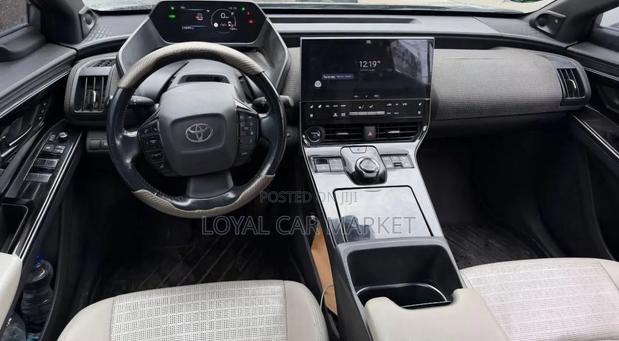 Toyota bZ4X 2024 Gray