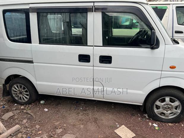 Suzuki Every Wagon 2012 White