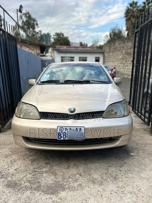 Toyota Platz 2001