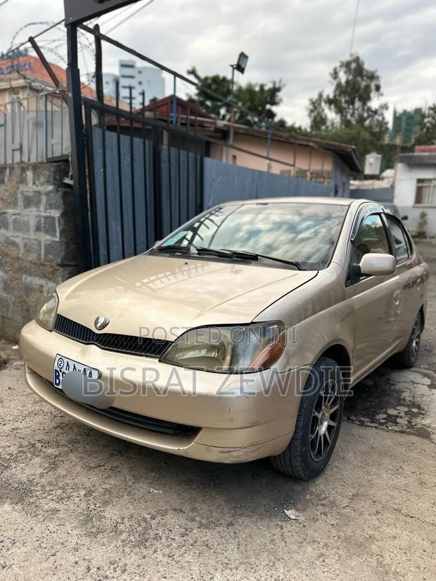 Toyota Platz 2001