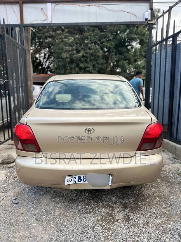 Toyota Platz 2001