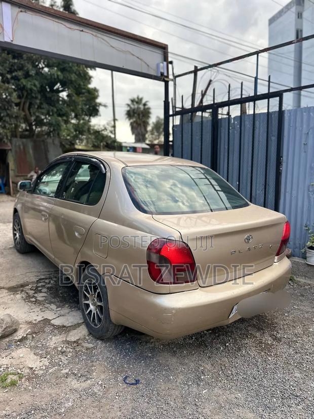 Toyota Platz 2001