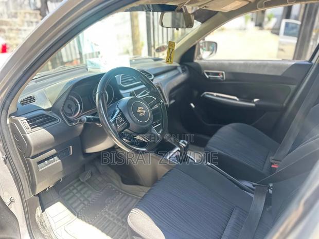 Suzuki Dzire 2022 Silver