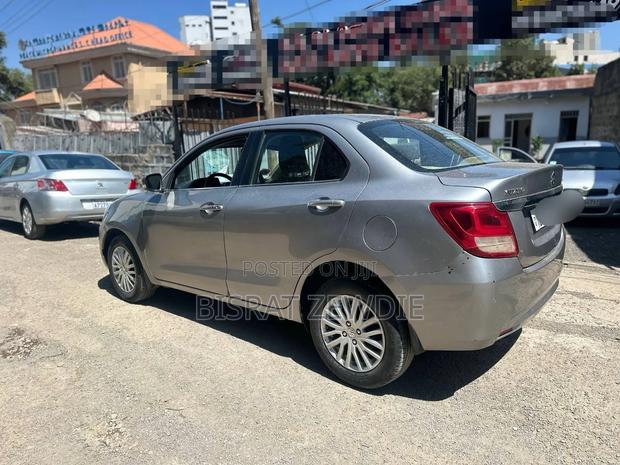 Suzuki Dzire 2022 Silver