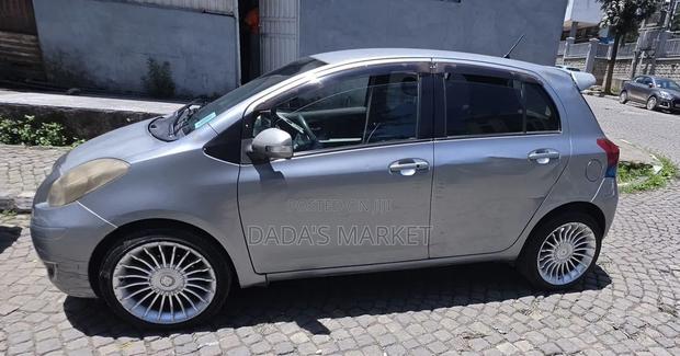 Toyota Yaris 2010 Gray