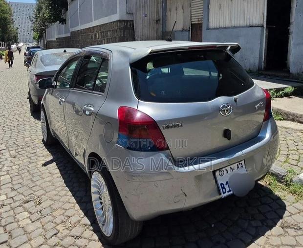 Toyota Yaris 2010 Gray