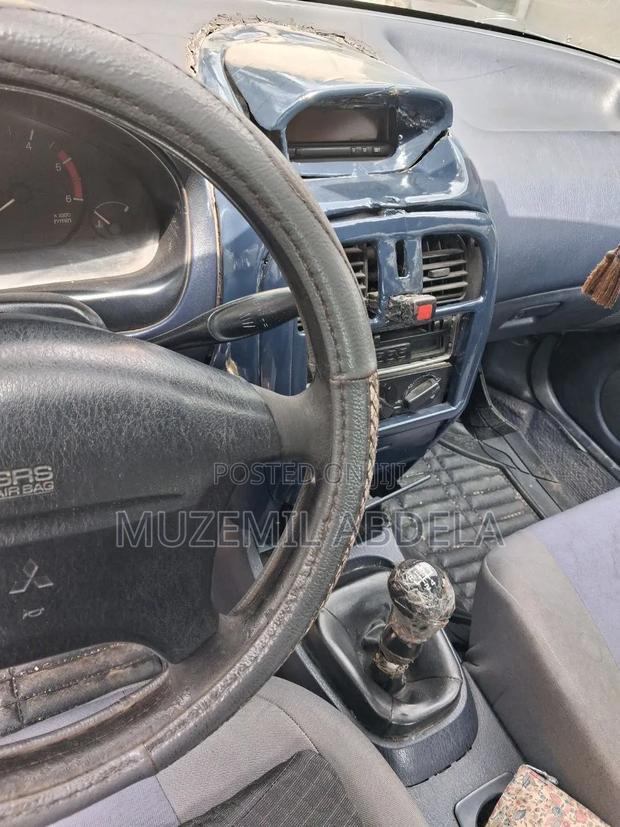 Mitsubishi Lancer 2001 White