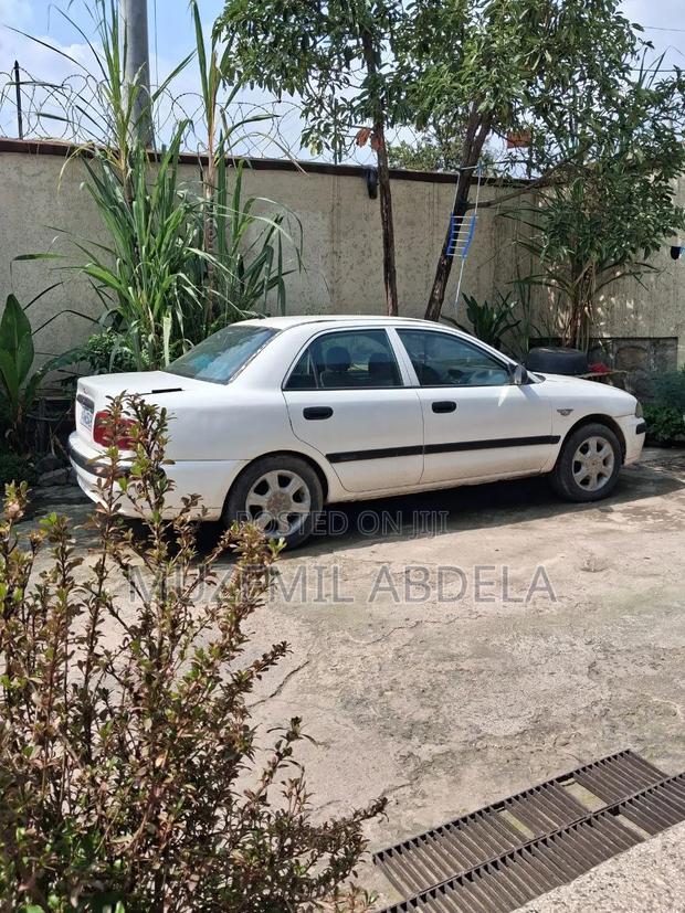 Mitsubishi Lancer 2001 White