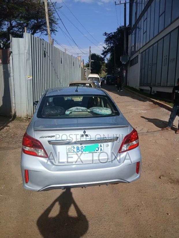Mitsubishi Attrage 2021 Silver