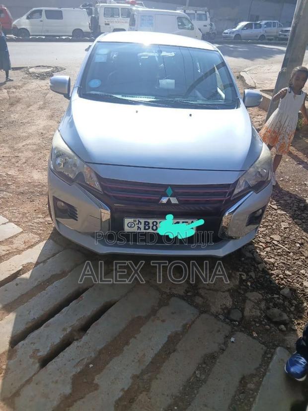 Mitsubishi Attrage 2021 Silver
