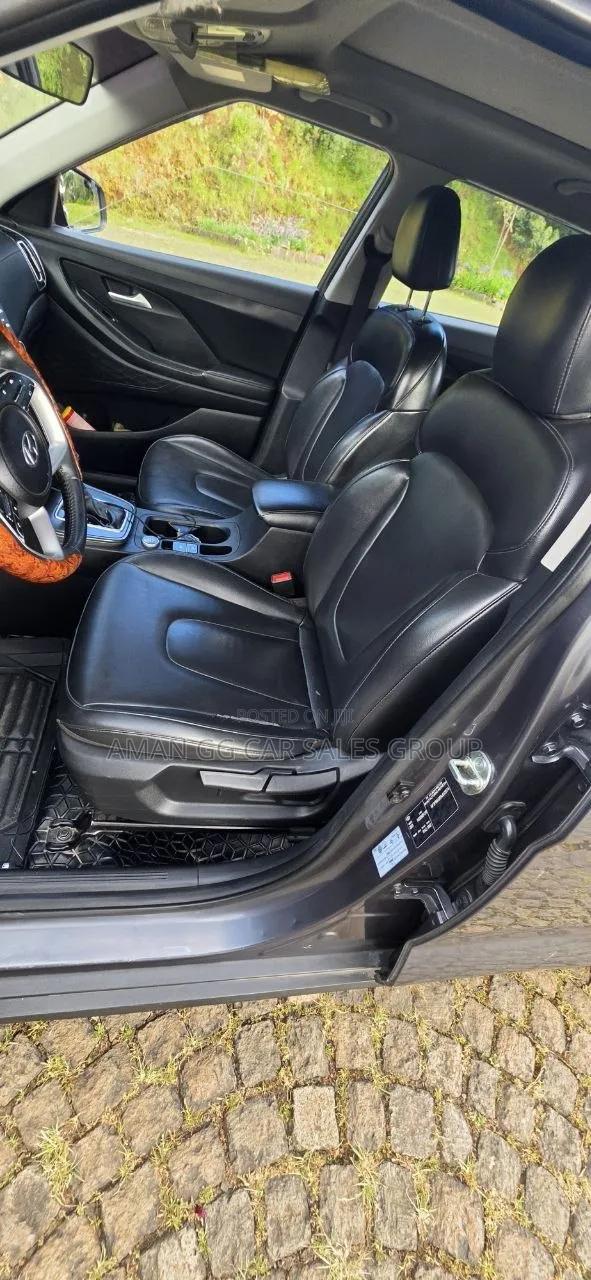 Hyundai Creta 2024 Beige