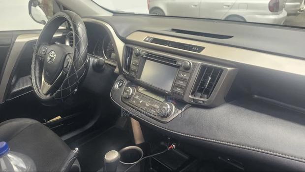 Toyota RAV4 LE 4dr SUV (2.5L 4cyl 6A) 2015 Blue